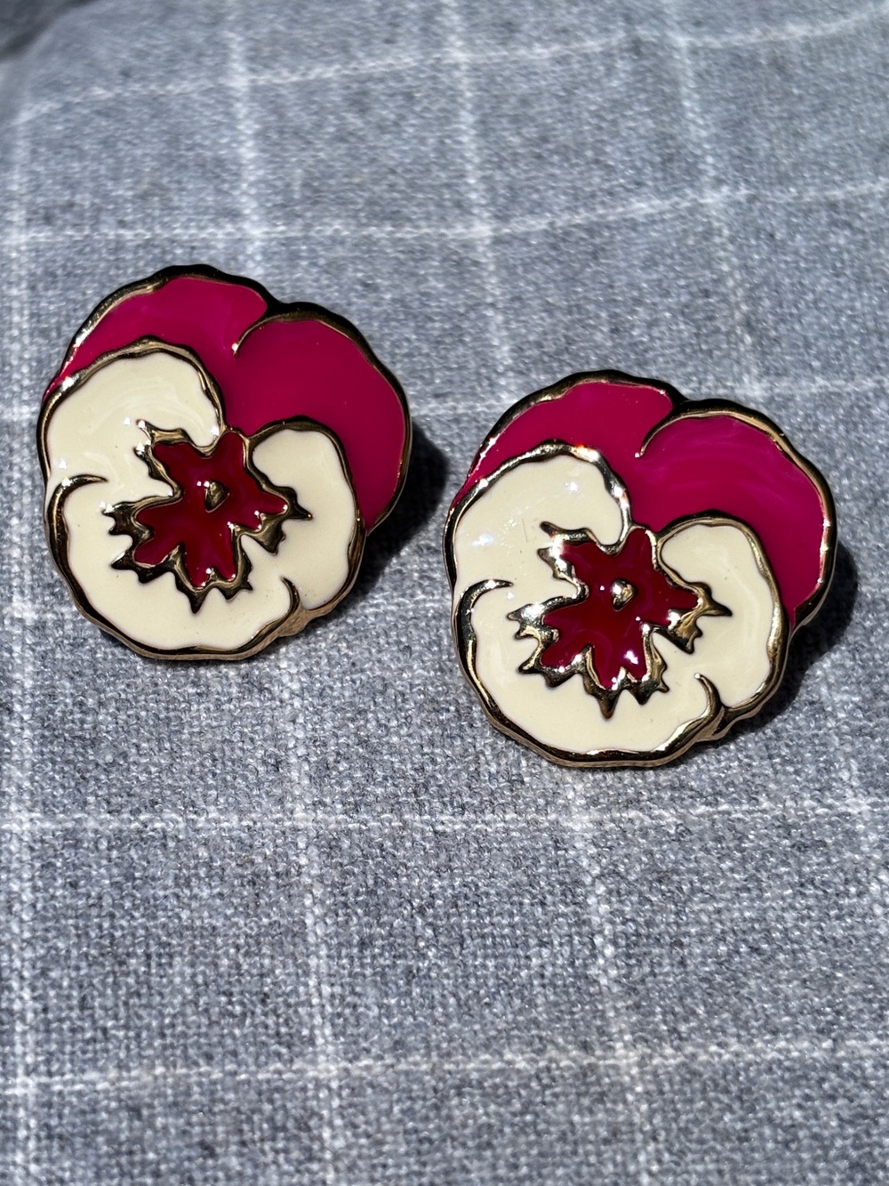 Vintage Avon 90s Full Bloom Pansy Earrings-Pink and Cream Gold Trim